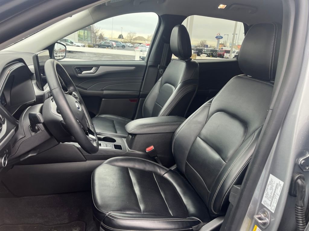 Used 2024 Ford Escape Platinum image 10