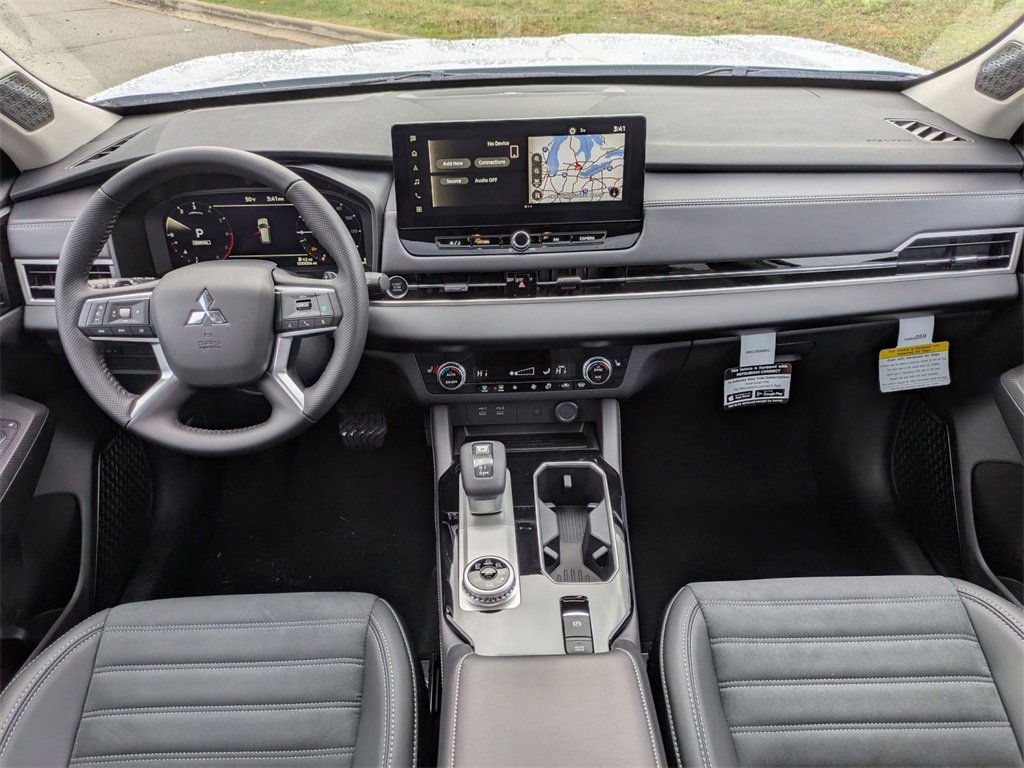 New 2025 Mitsubishi Outlander SE image 29