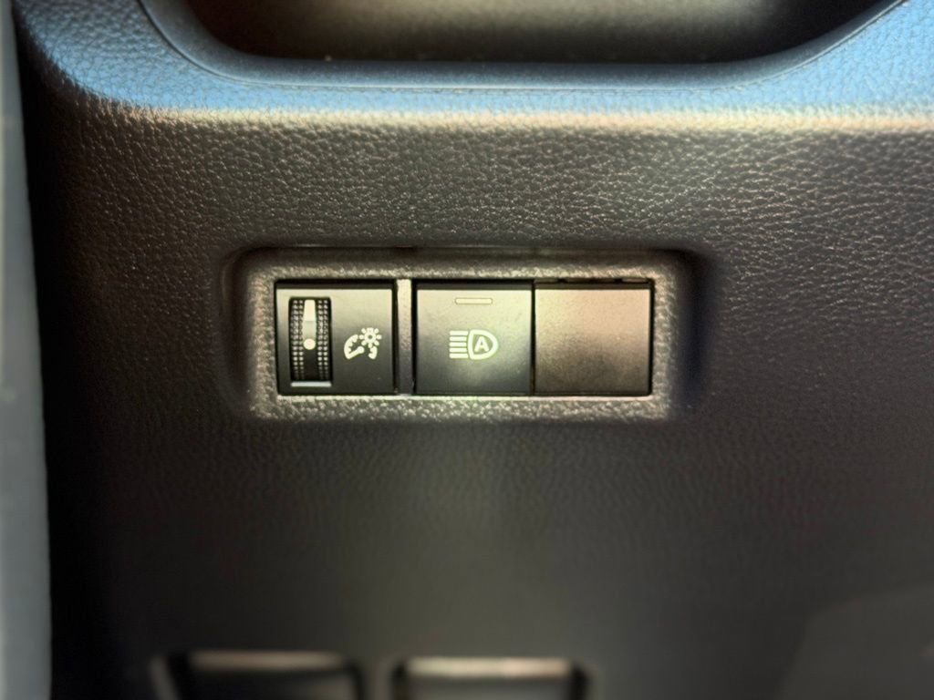 Used 2019 Toyota RAV4 LE AWD/4WD image 22