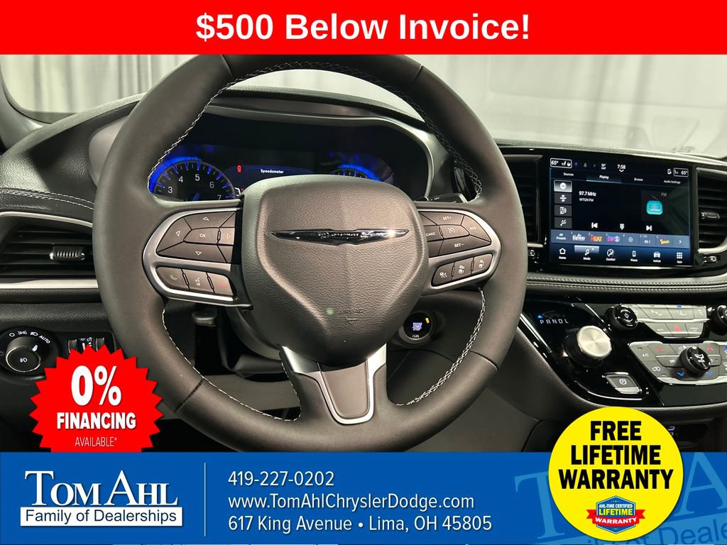New 2026 Chrysler Pacifica Select image 13