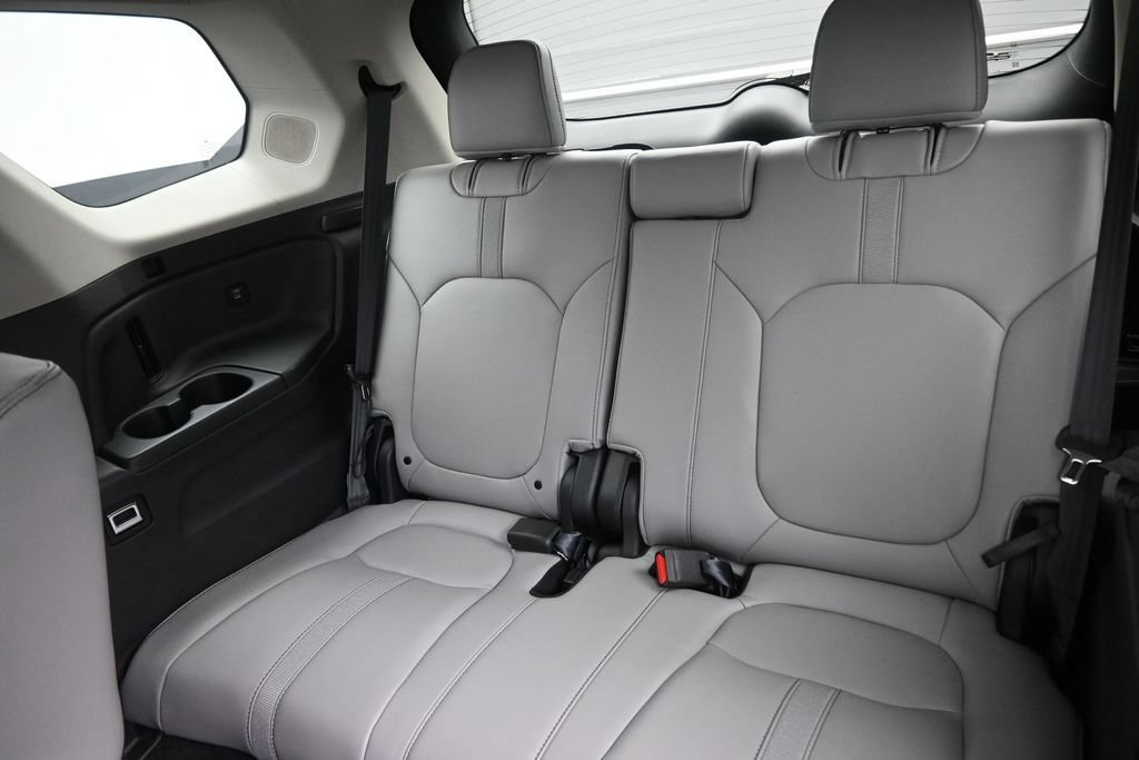Used 2025 Honda Pilot Touring image 15