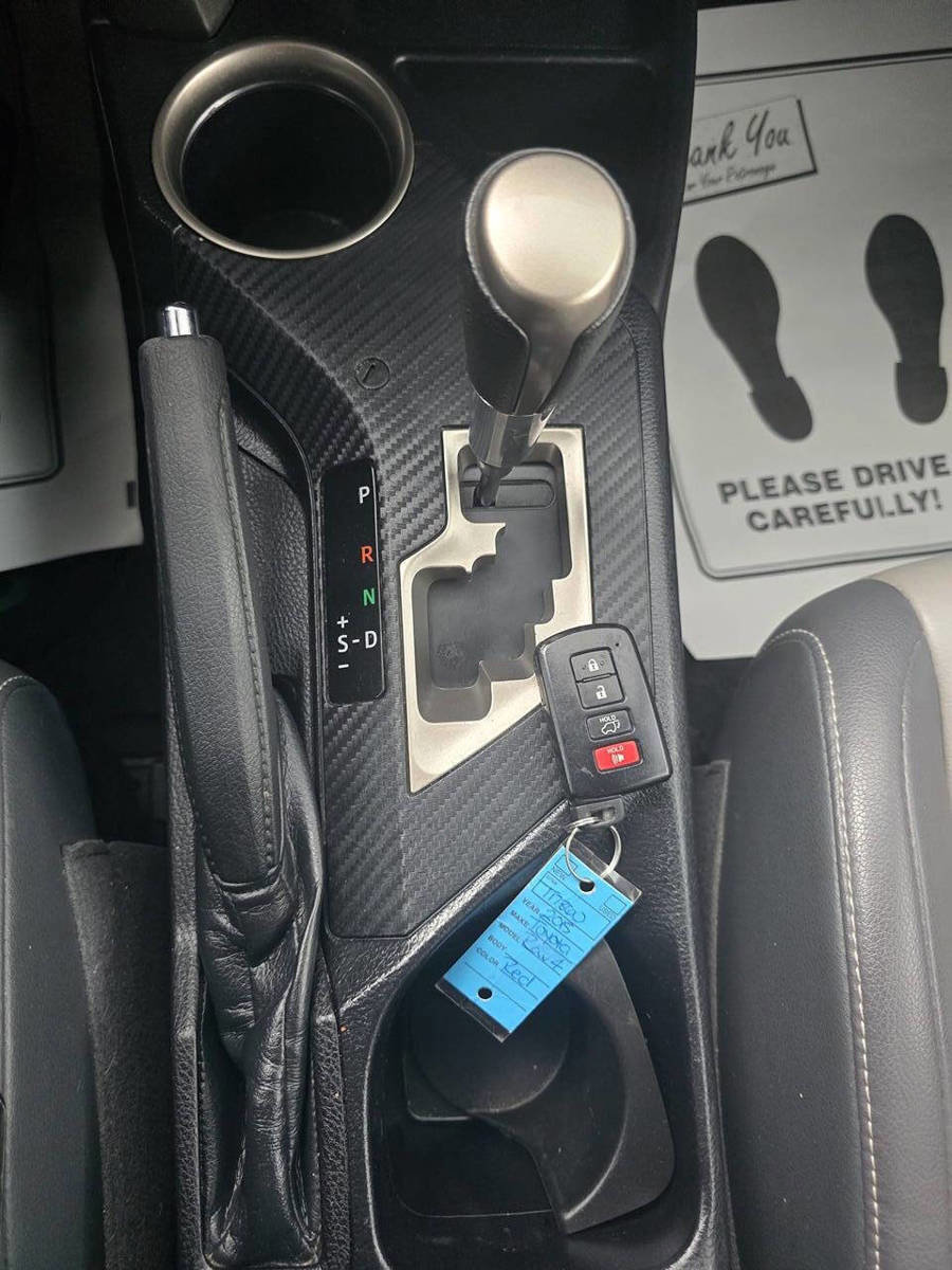 Used 2015 Toyota RAV4 Limited image 25
