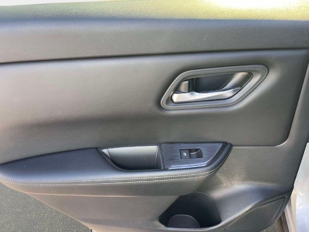 Used 2024 Nissan Rogue SV AWD/4WD image 15