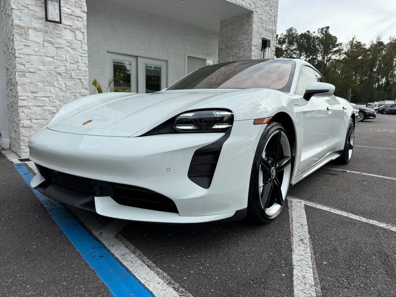 Used 2020 Porsche Taycan AWD/4WD image 10