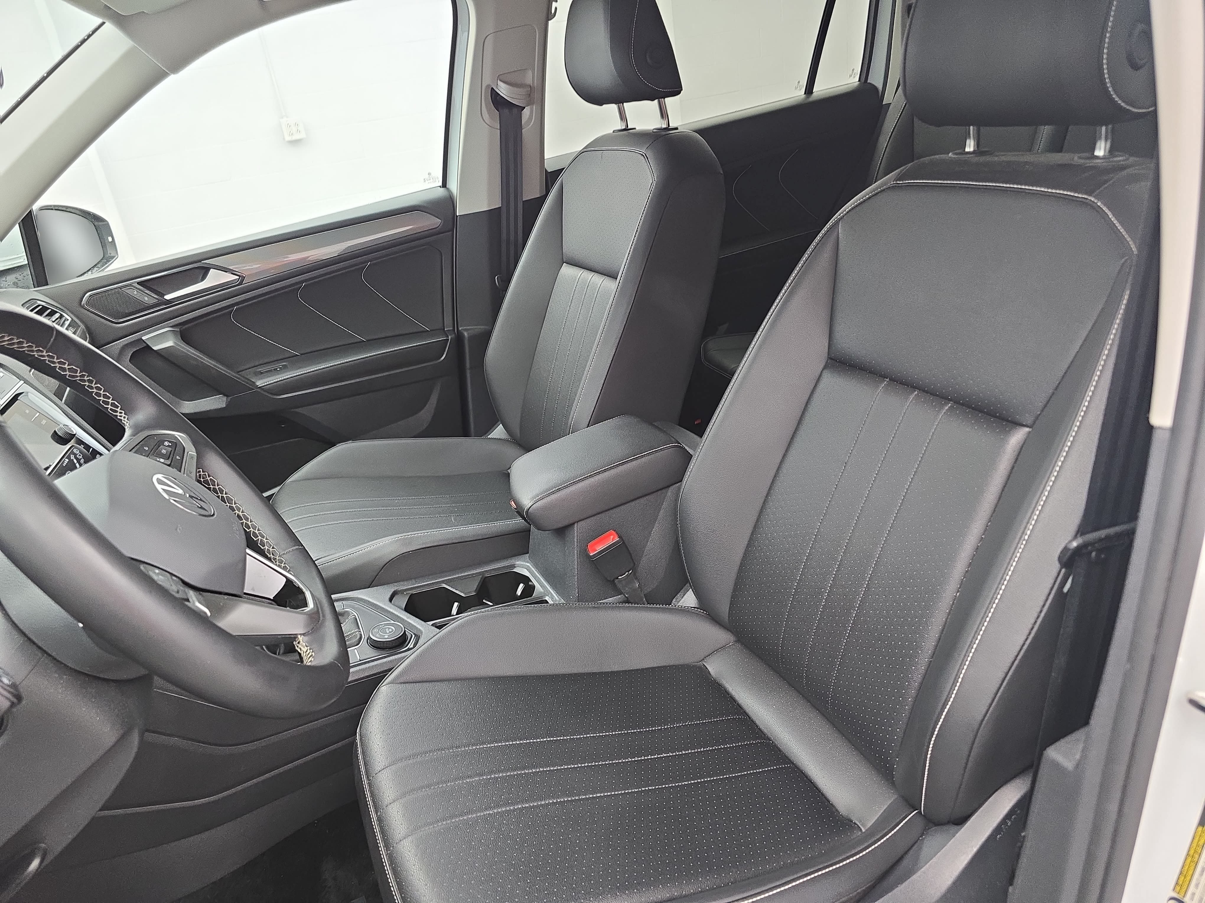 Used 2024 Volkswagen Tiguan SE AWD/4WD image 14
