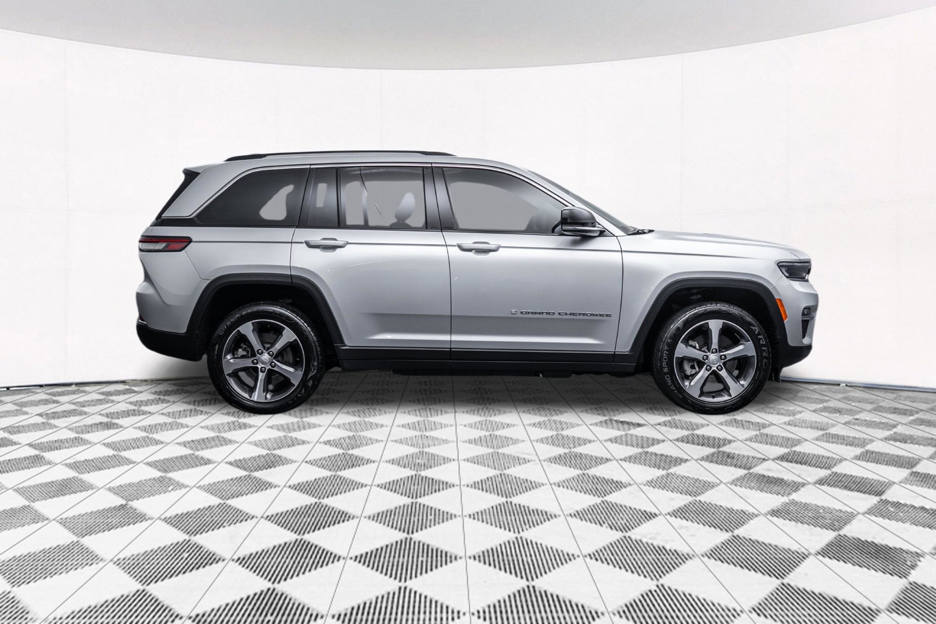 Used 2023 Jeep Grand Cherokee 4WD 4xe image 12