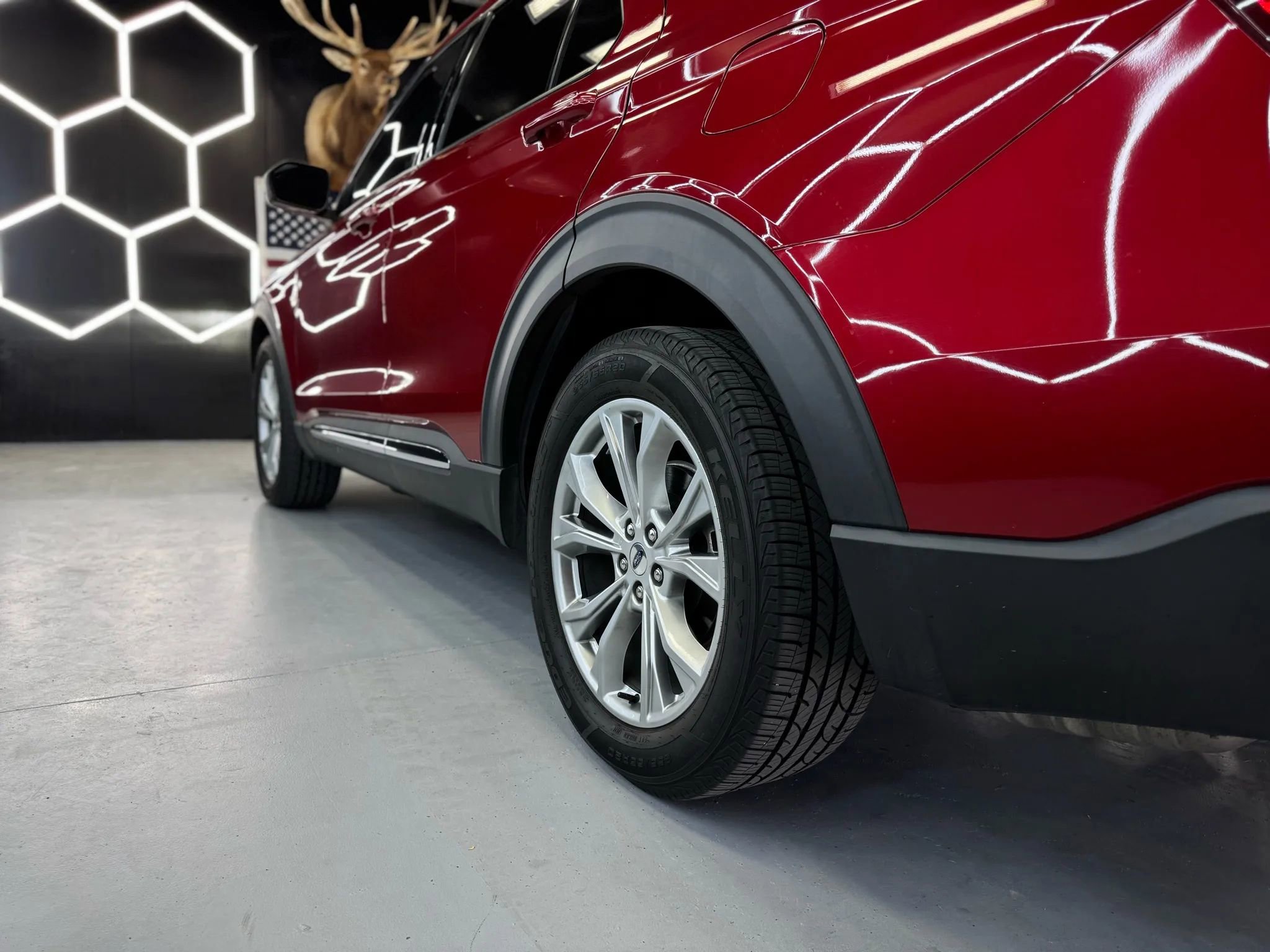 Used 2020 Ford Explorer XLT w/ Equipment Group 202A image 11