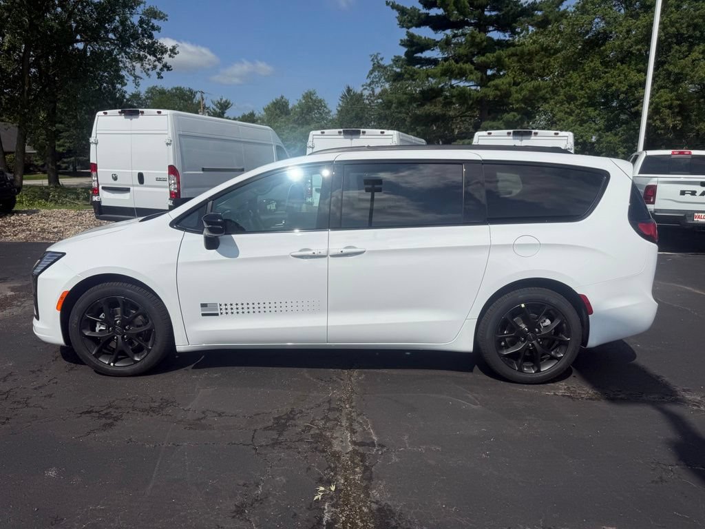 New 2027 Chrysler Pacifica Select FWD image 7
