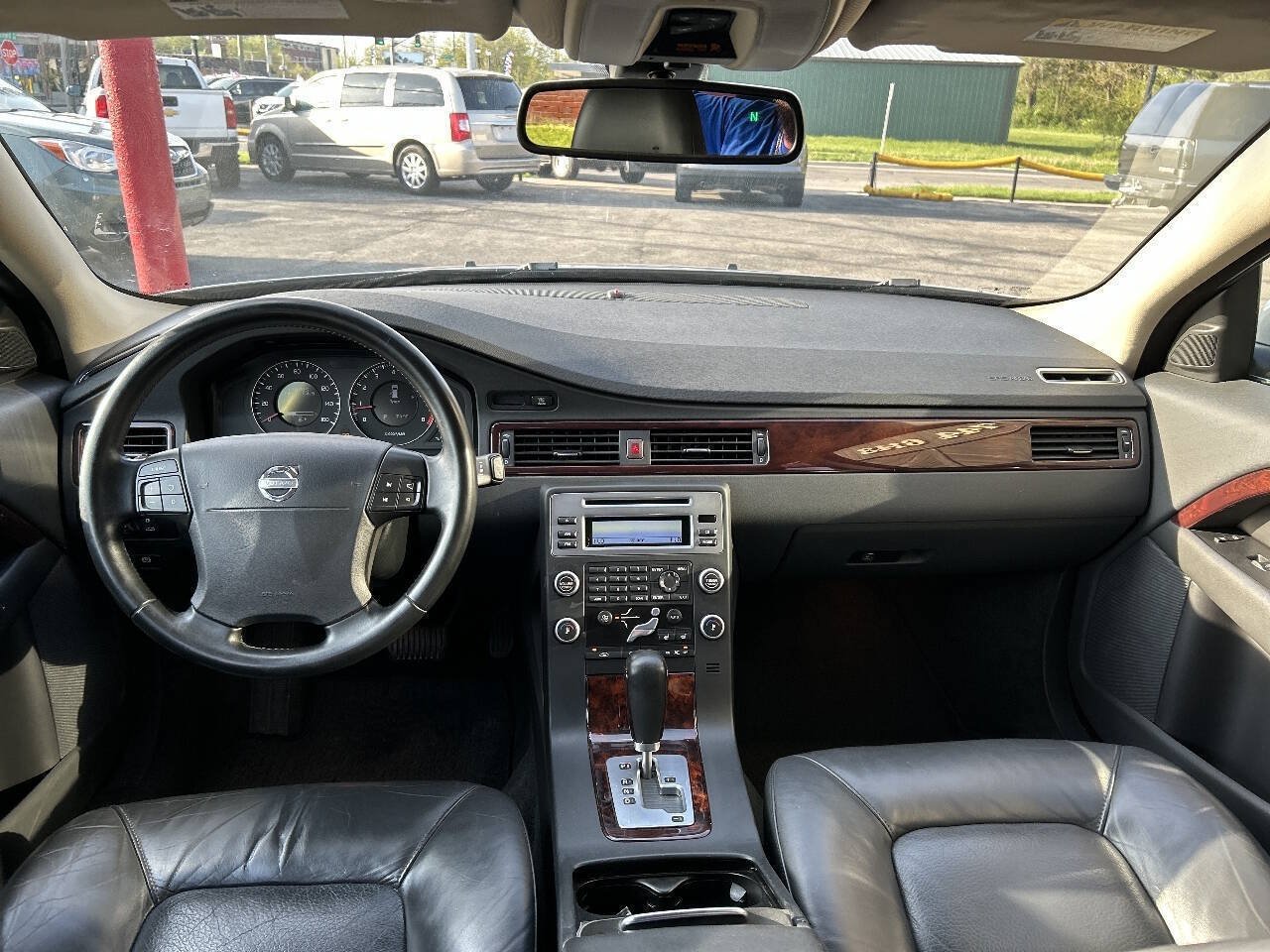 Used 2008 Volvo V70 FWD image 12