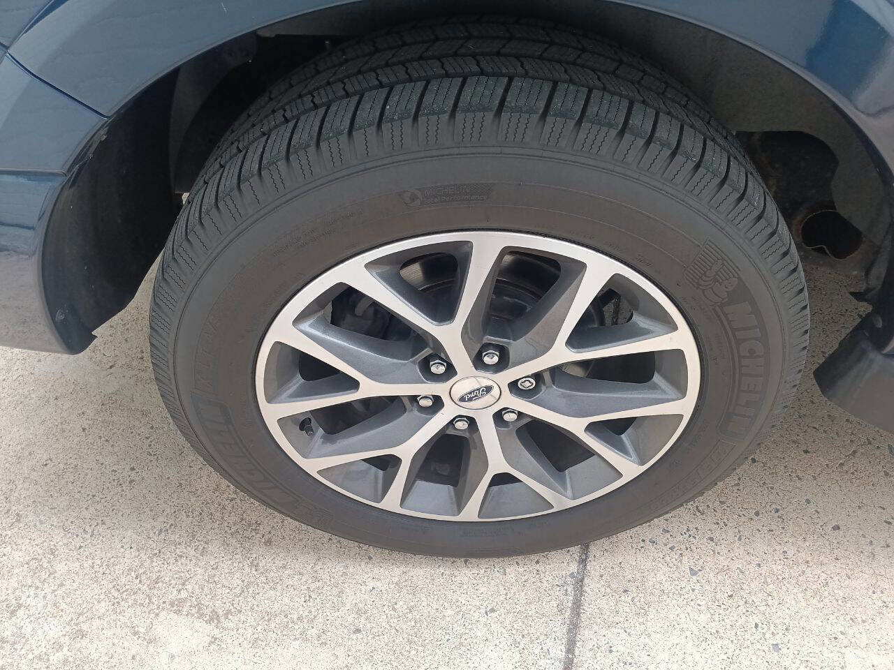 Used 2015 Ford Expedition XLT w/ Equipment Group 202A image 12