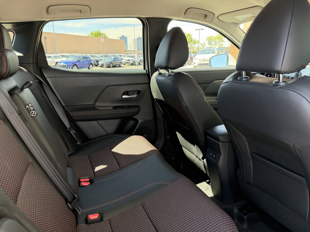 Used 2025 Nissan Kicks SR AWD/4WD image 32