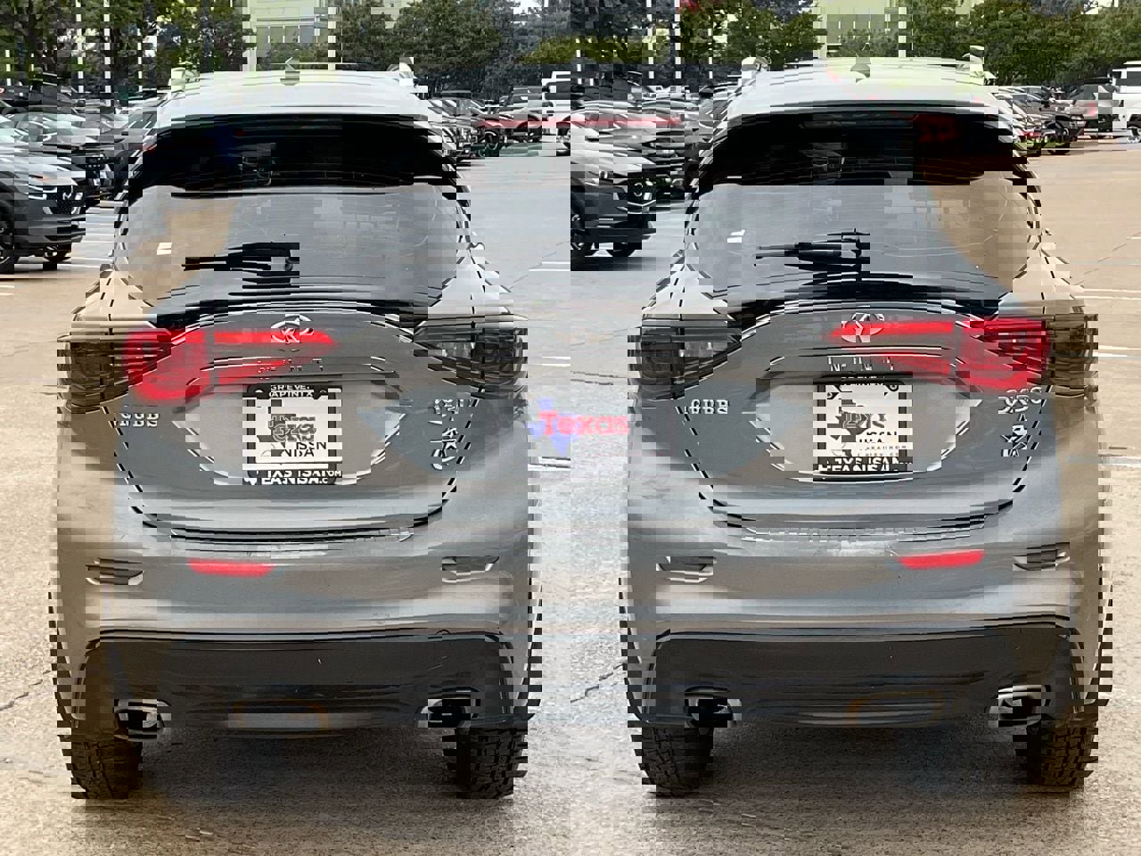 Used 2018 INFINITI QX30 image 6