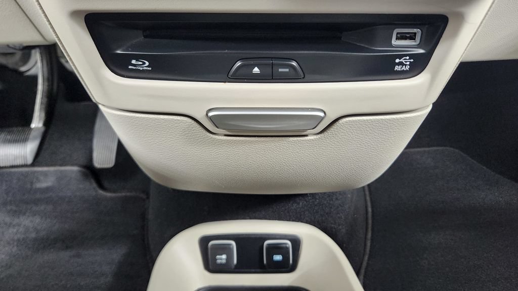 Used 2017 Chrysler Pacifica Touring-L Plus FWD image 33