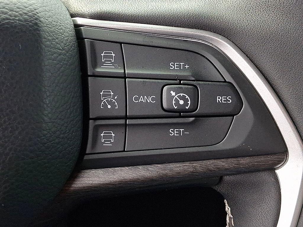 Used 2024 Jeep Grand Cherokee Limited w/ Black Appearance Package image 22