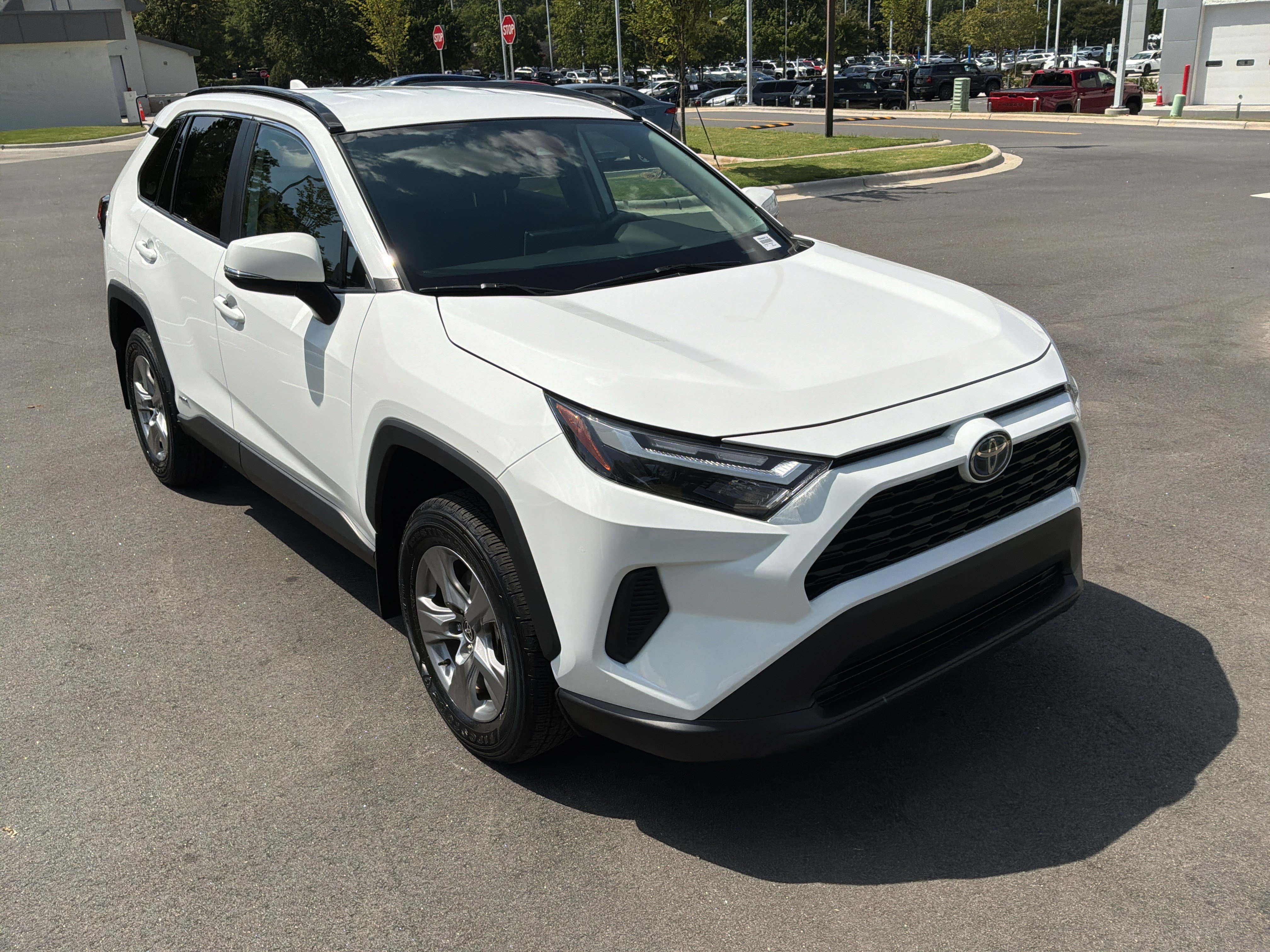 Used 2024 Toyota RAV4 XLE AWD/4WD image 2