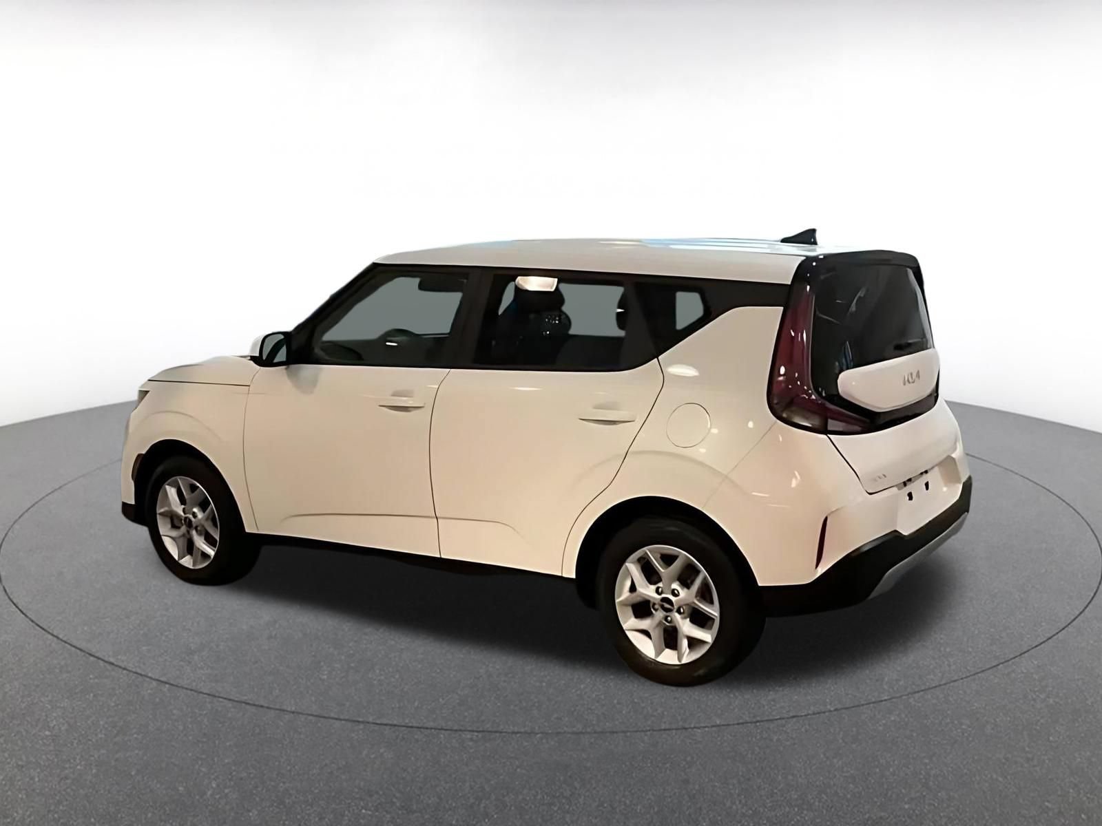 Used 2025 Kia Soul LX w/ LX Technology Package FWD image 10