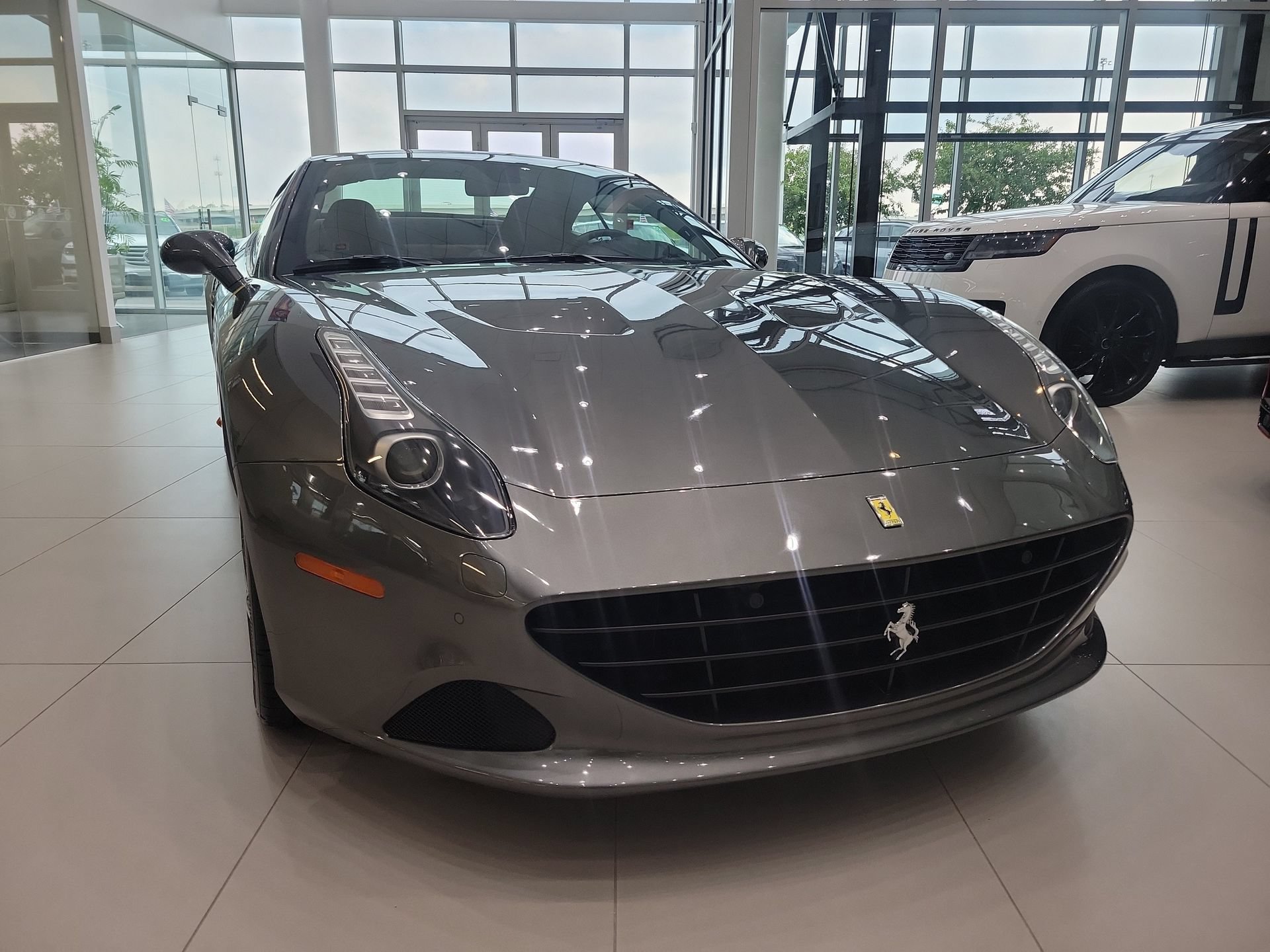 Used 2017 Ferrari California T RWD image 31