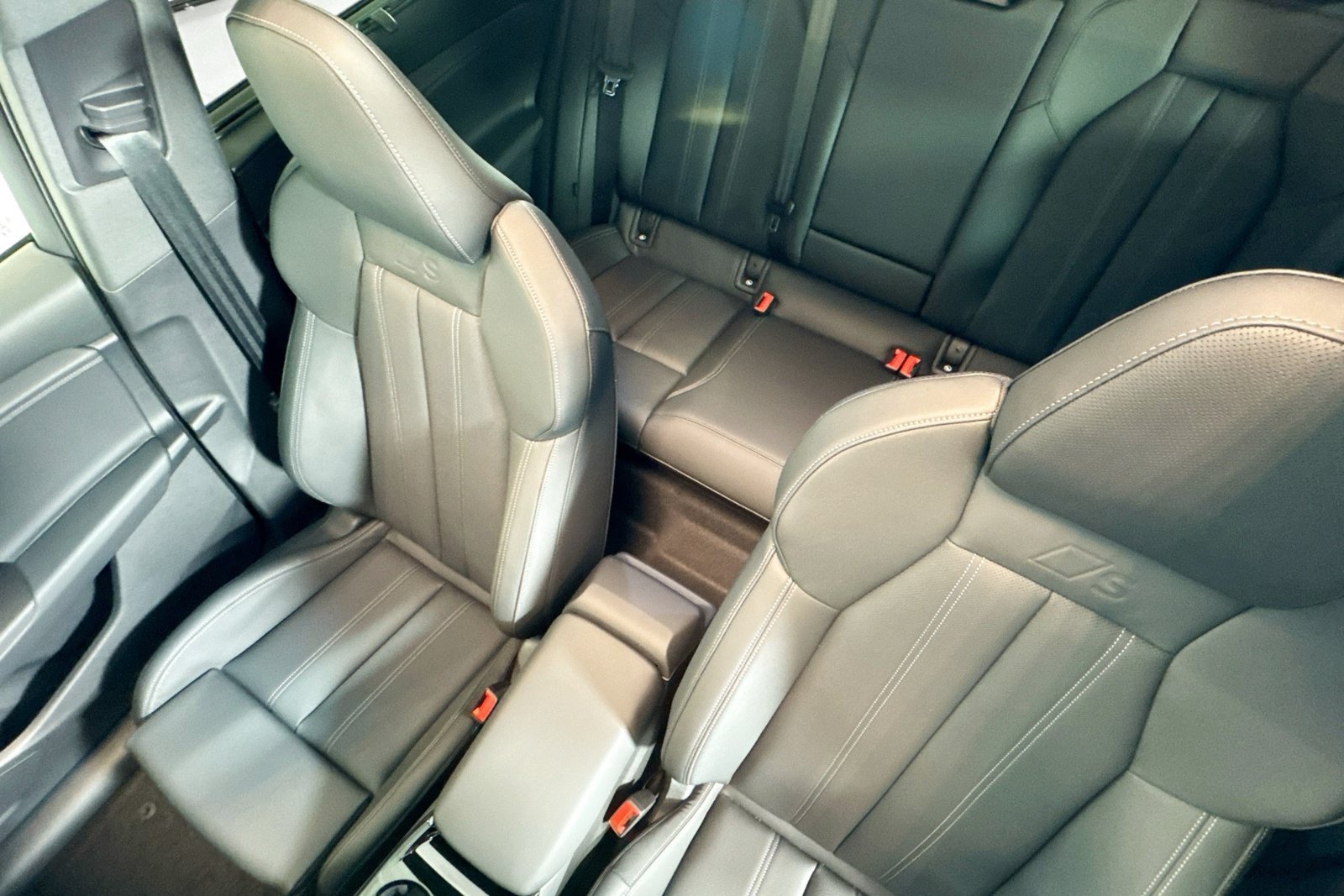 New 2027 Audi SQ6 e-tron Premium Plus AWD/4WD image 18