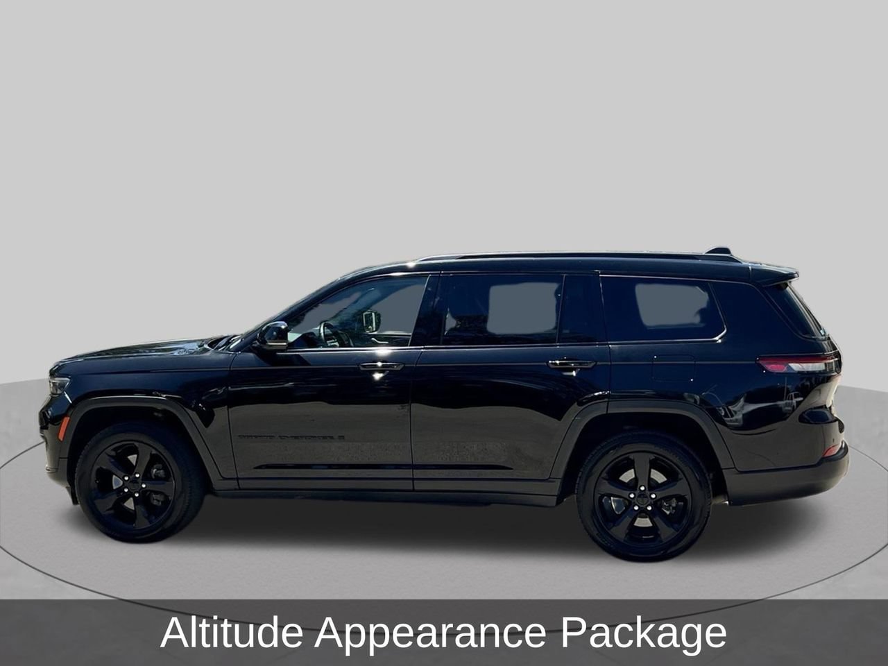 Used 2021 Jeep Grand Cherokee L Laredo RWD image 3