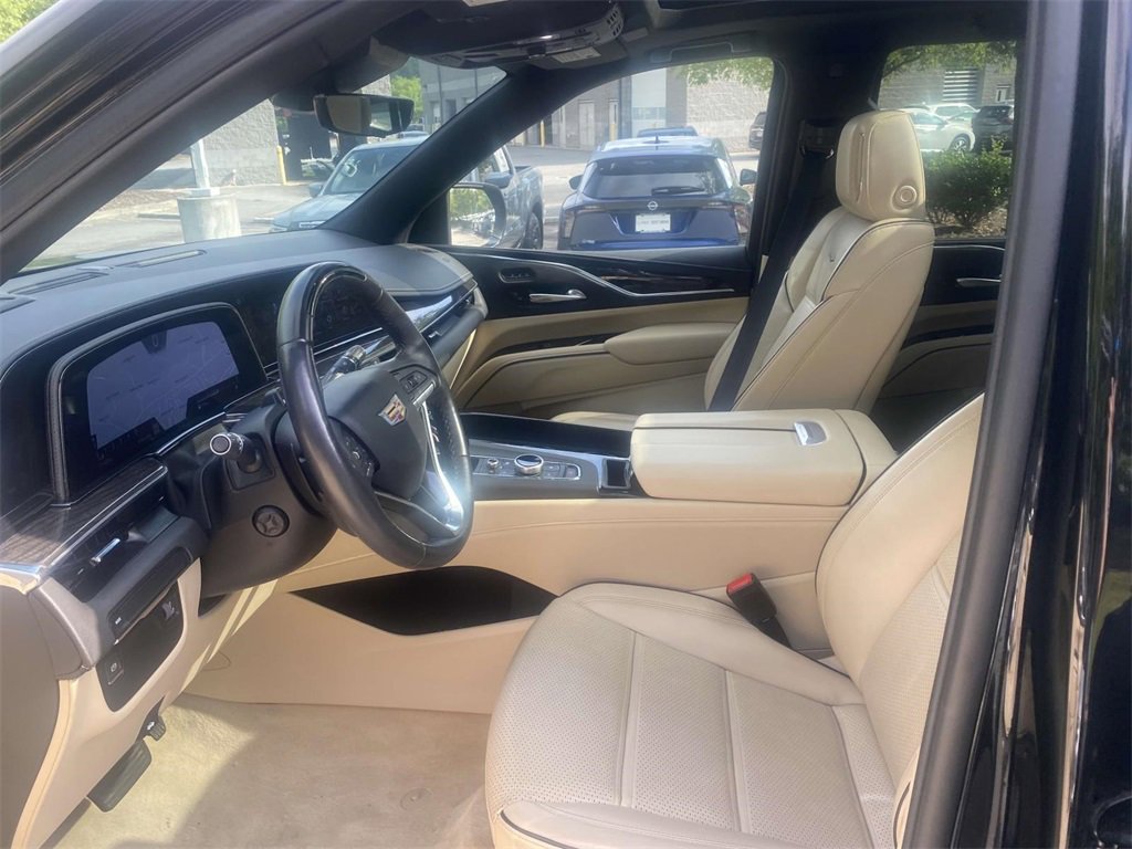 Used 2024 Cadillac Escalade Premium Luxury image 38