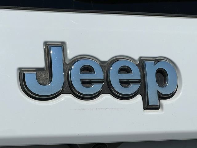 Used 2021 Jeep Grand Cherokee Laredo image 42