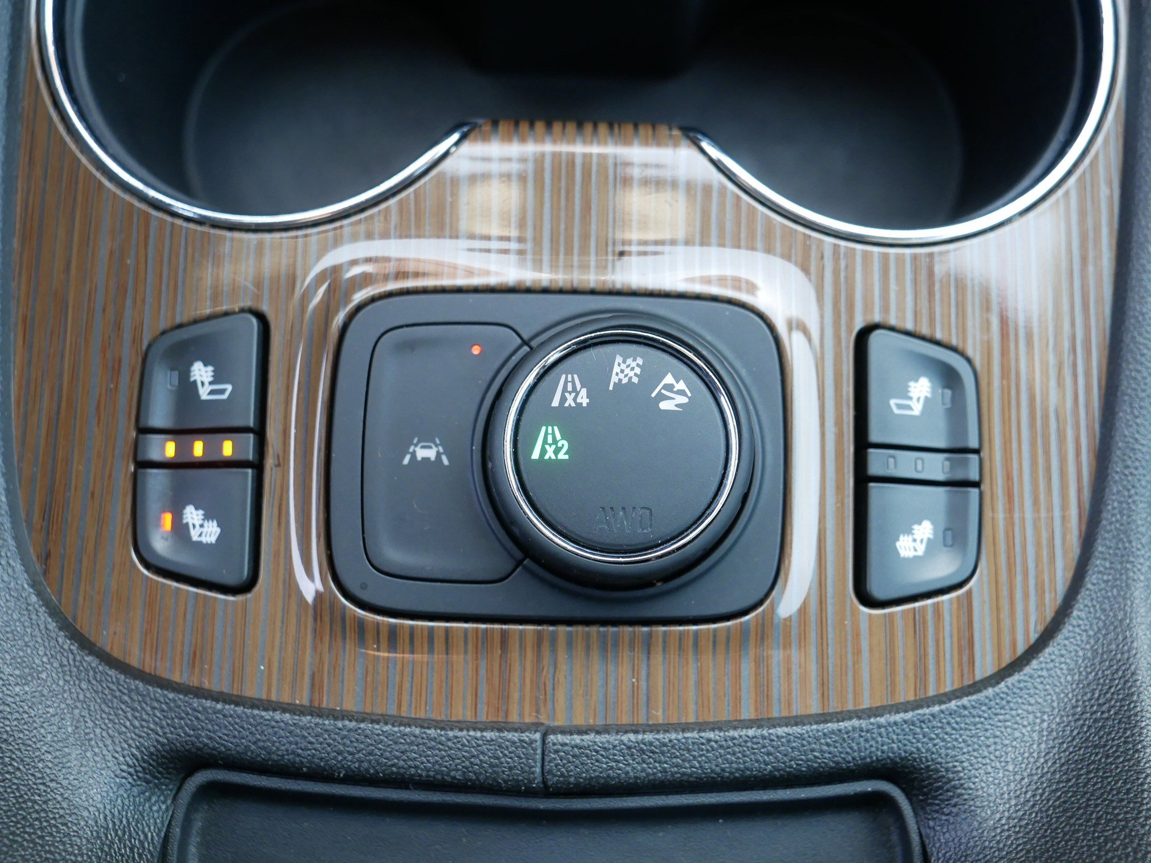 Used 2023 GMC Acadia SLE w/ Driver Convenience Package image 31