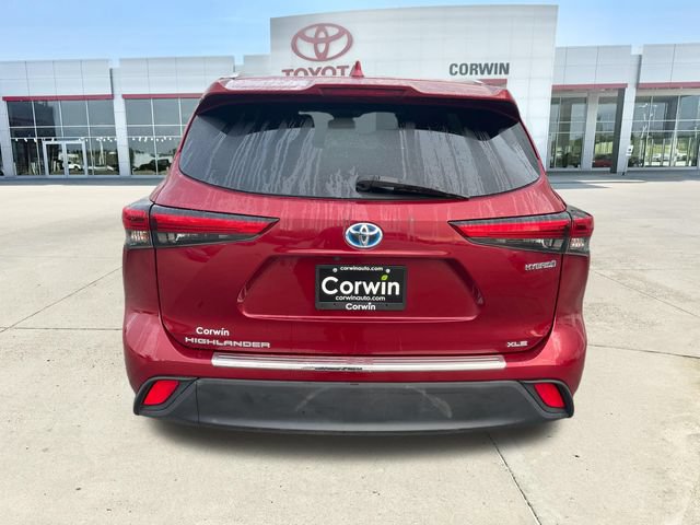Used 2021 Toyota Highlander XLE w/ Protection Package #3 (TMS) AWD/4WD image 4