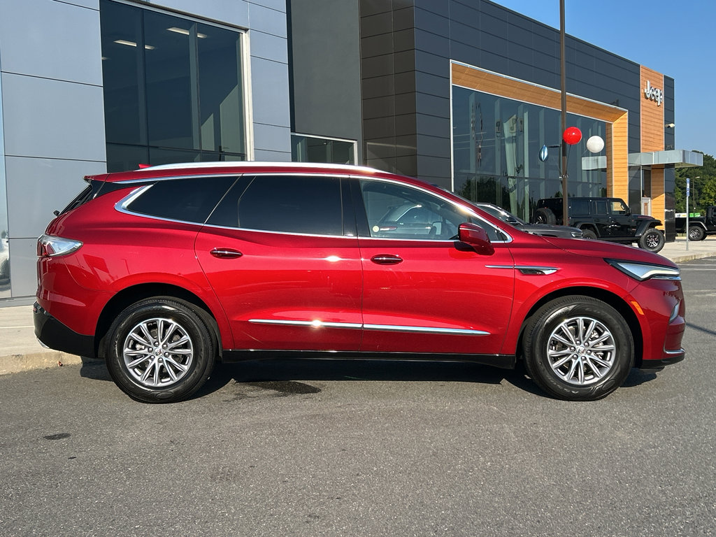 Used 2024 Buick Enclave Premium image 2