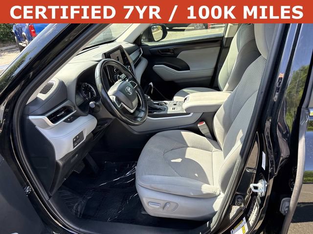 Used 2024 Toyota Highlander LE FWD image 14