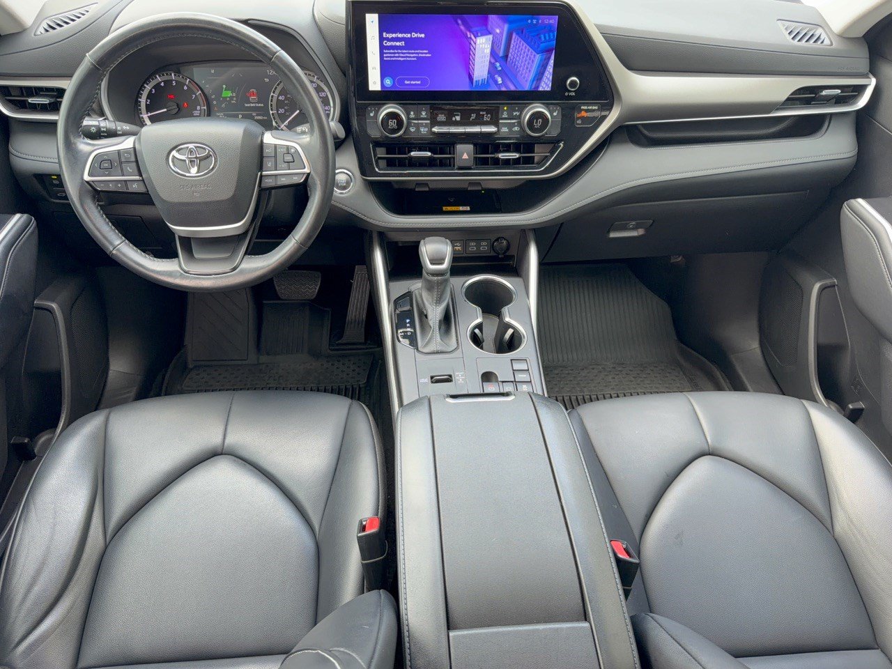 Used 2023 Toyota Highlander XLE FWD image 17