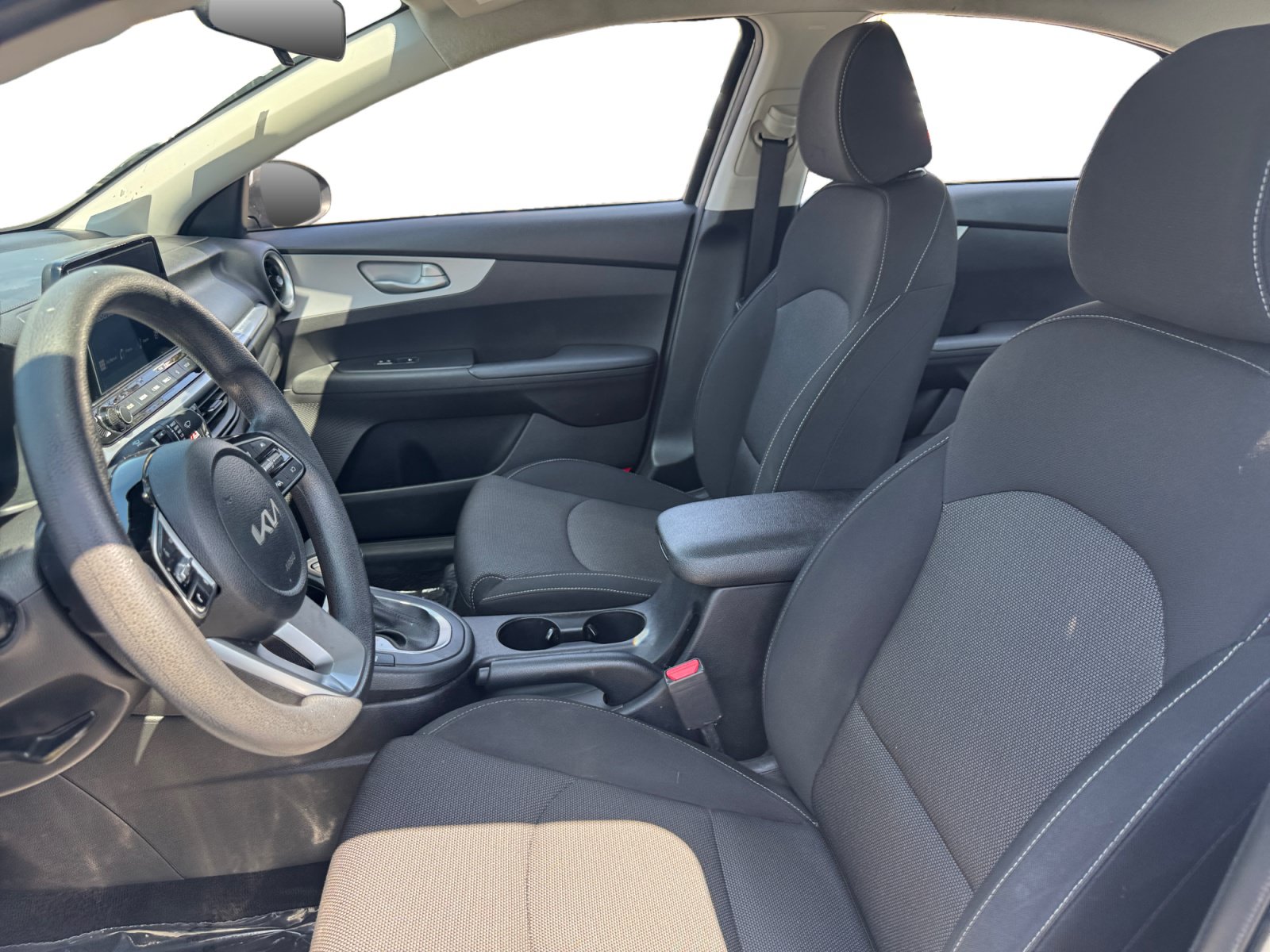 Used 2023 Kia Forte LXS w/ LXS Technology Package FWD image 9