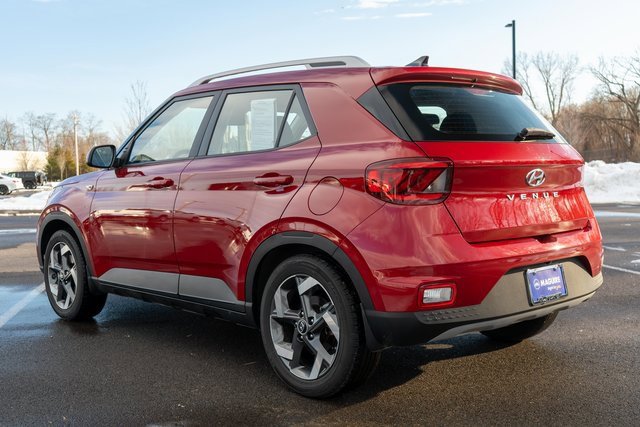 Used 2022 Hyundai Venue SEL image 8