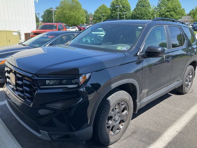 Certified 2023 Honda Pilot TrailSport image 3