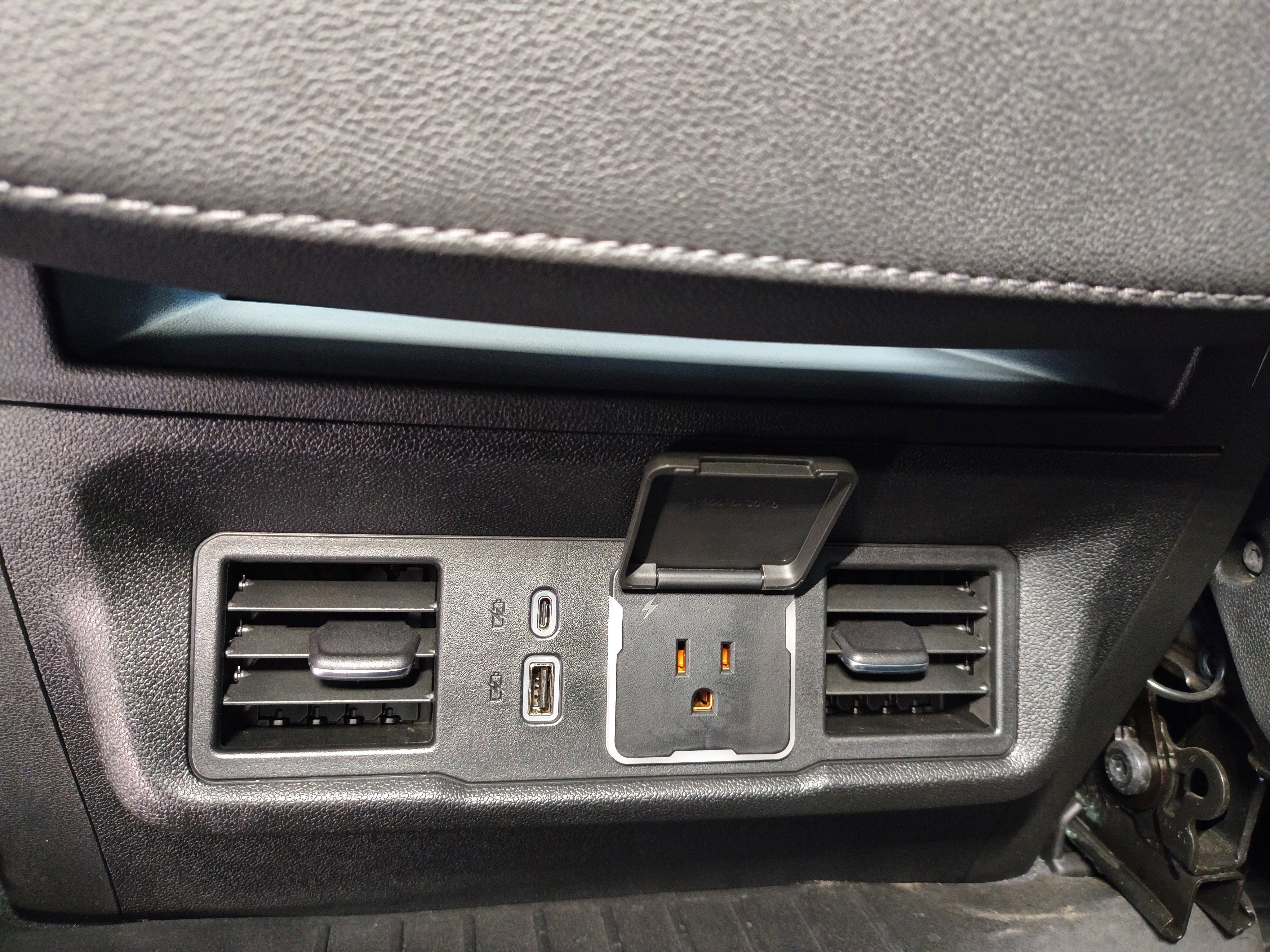 Used 2024 GMC Sierra 2500 SLE w/ SLE Convenience Package image 23