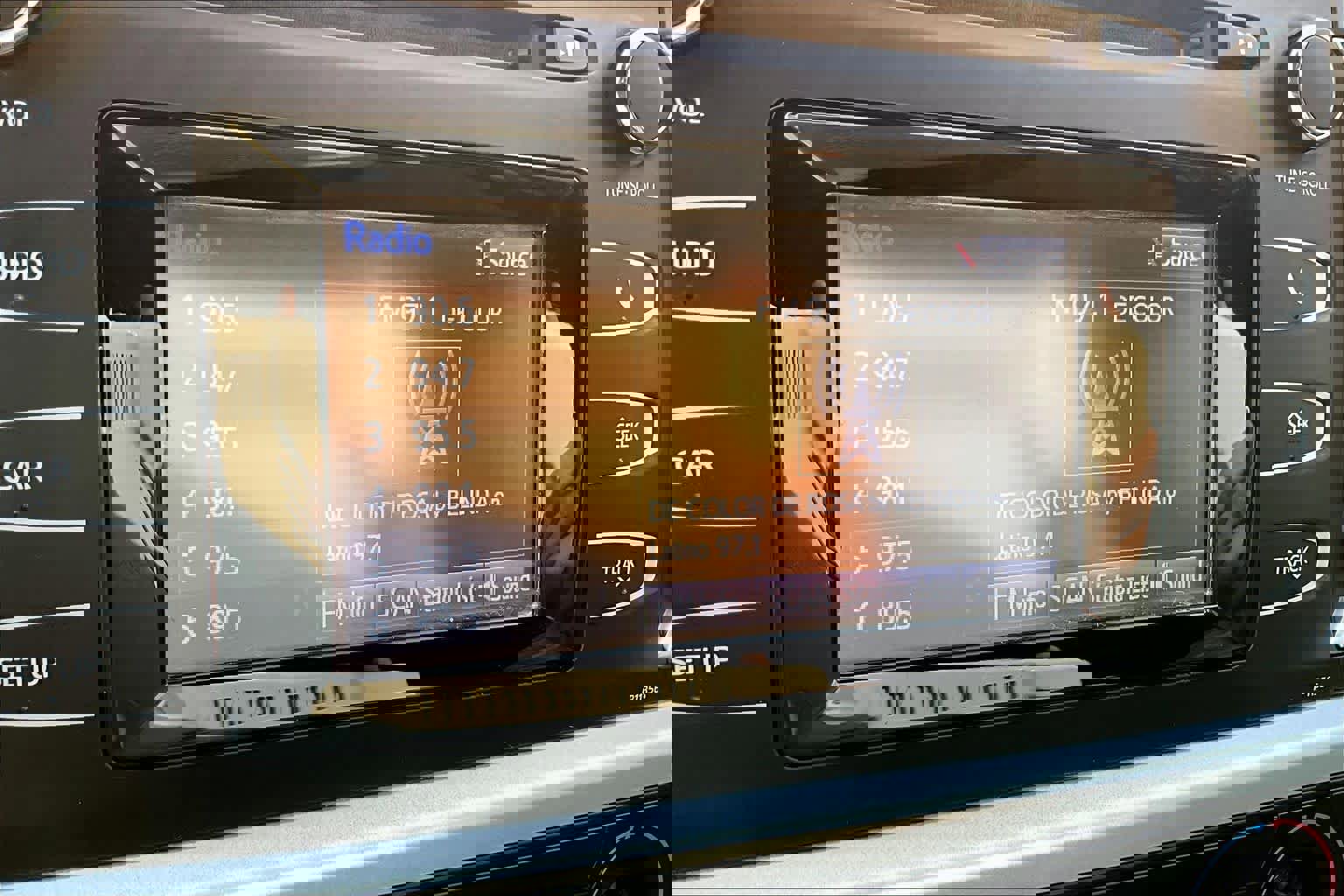 Used 2017 Toyota Highlander LE image 29