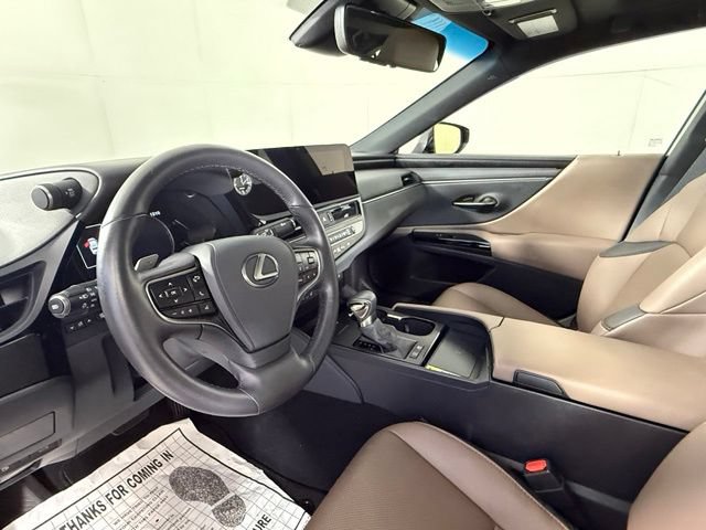 Used 2025 Lexus ES 300h w/ Premium Package FWD image 18