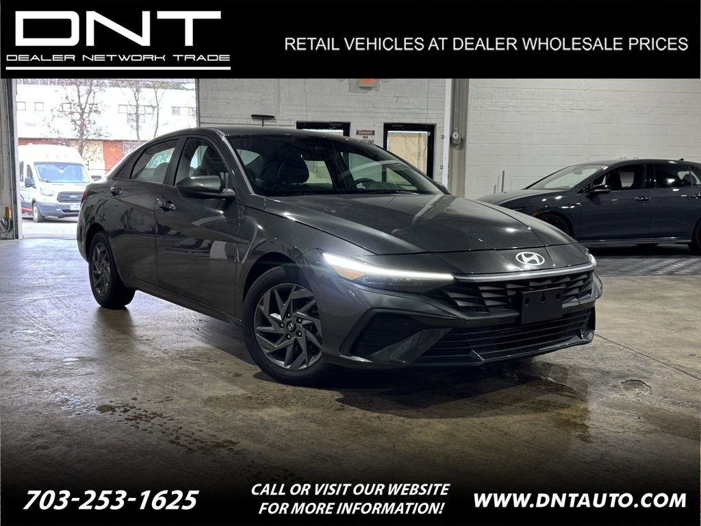 Used 2024 Hyundai Elantra SEL image 1