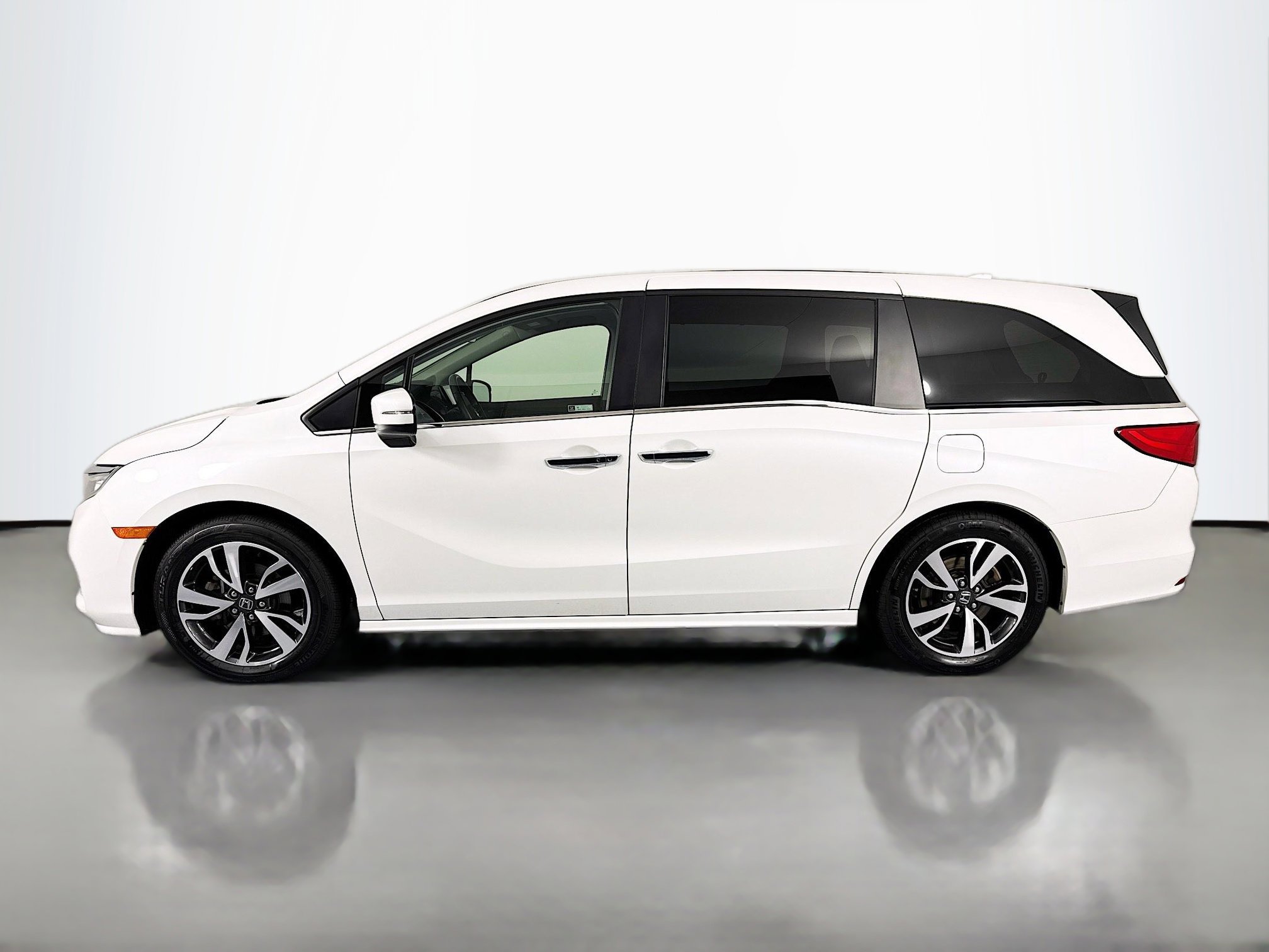 Certified 2022 Honda Odyssey Touring image 8