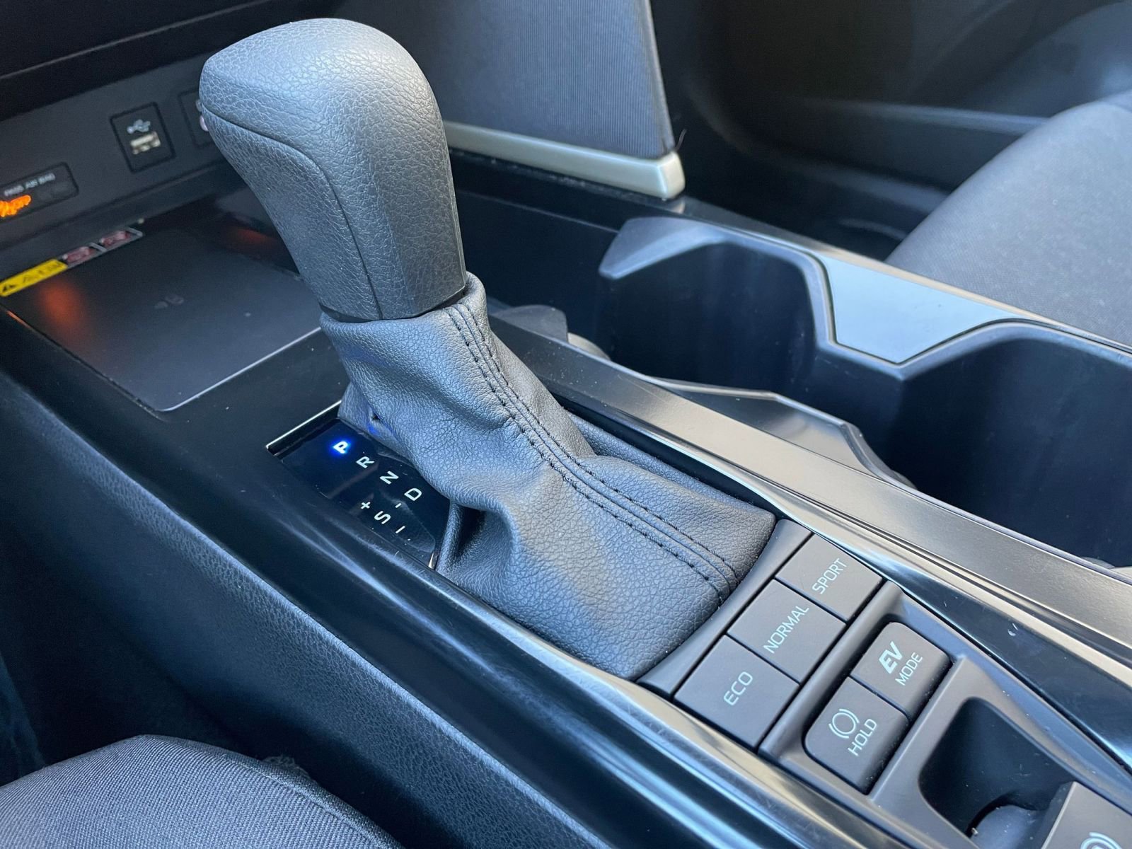 Used 2025 Toyota Camry LE image 41