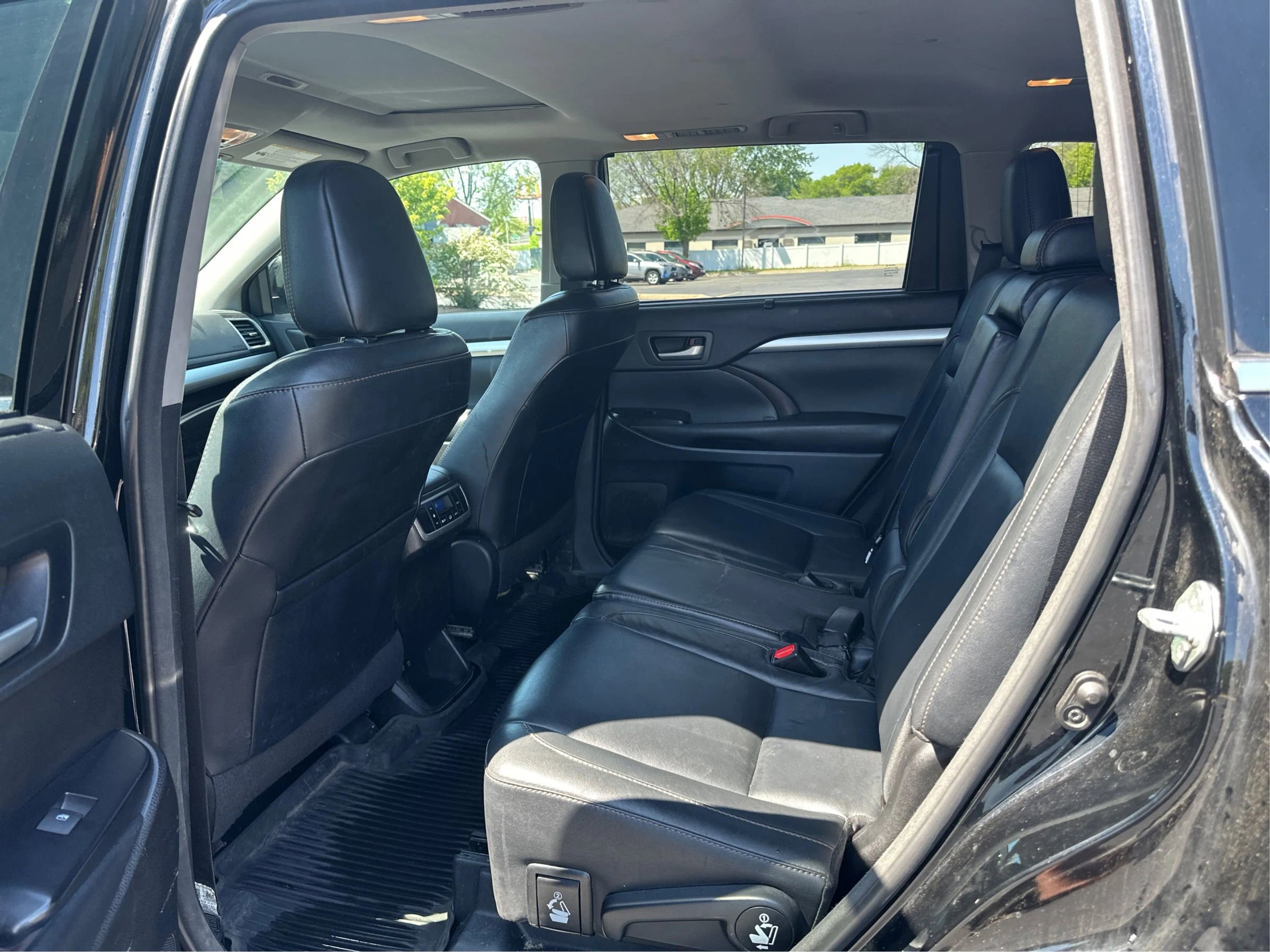 Used 2018 Toyota Highlander XLE AWD/4WD image 10