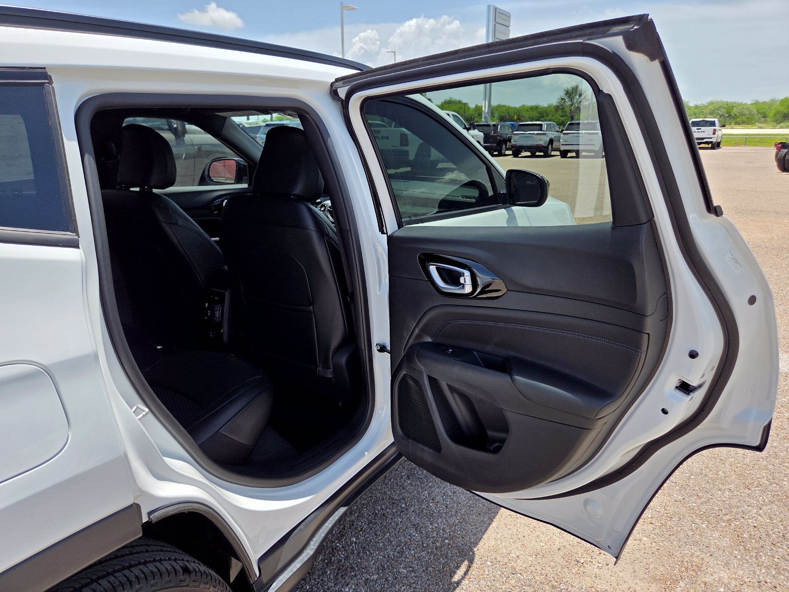 New 2026 Jeep Compass Latitude AWD/4WD image 16