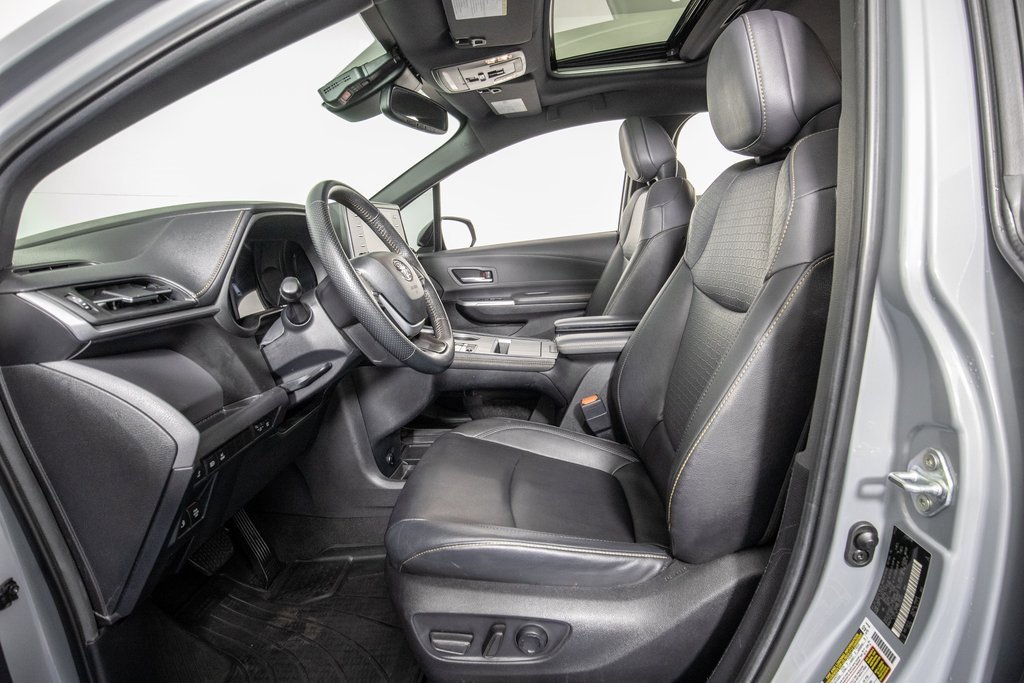 Used 2024 Toyota Sienna XLE Woodland Edition image 9