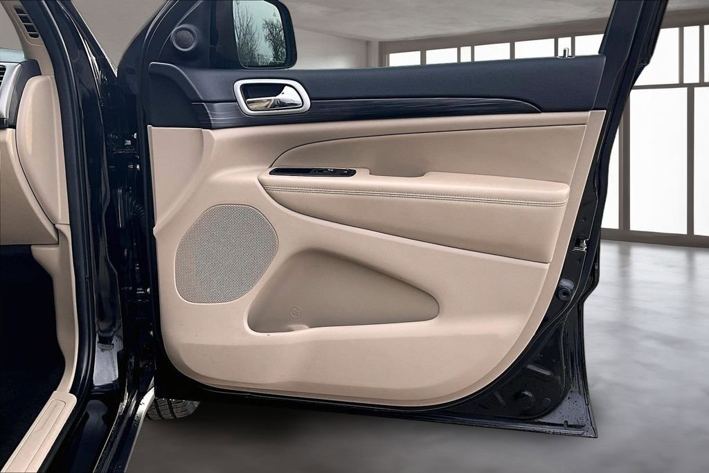 Used 2022 Jeep Grand Cherokee Laredo E image 25