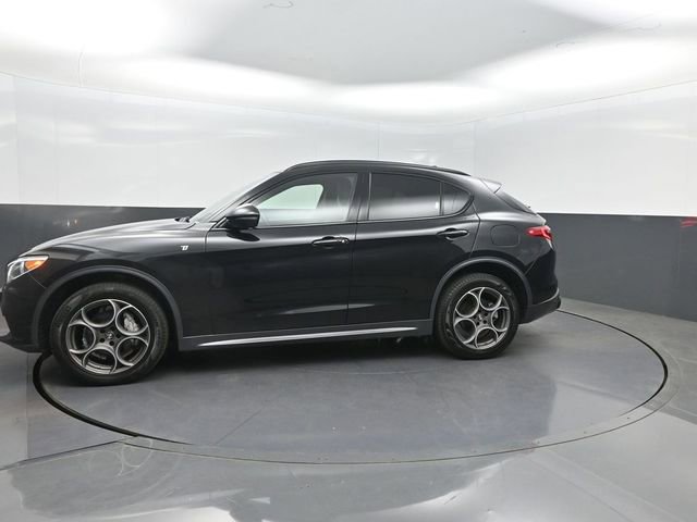 Used 2023 Alfa Romeo Stelvio Ti AWD/4WD image 2