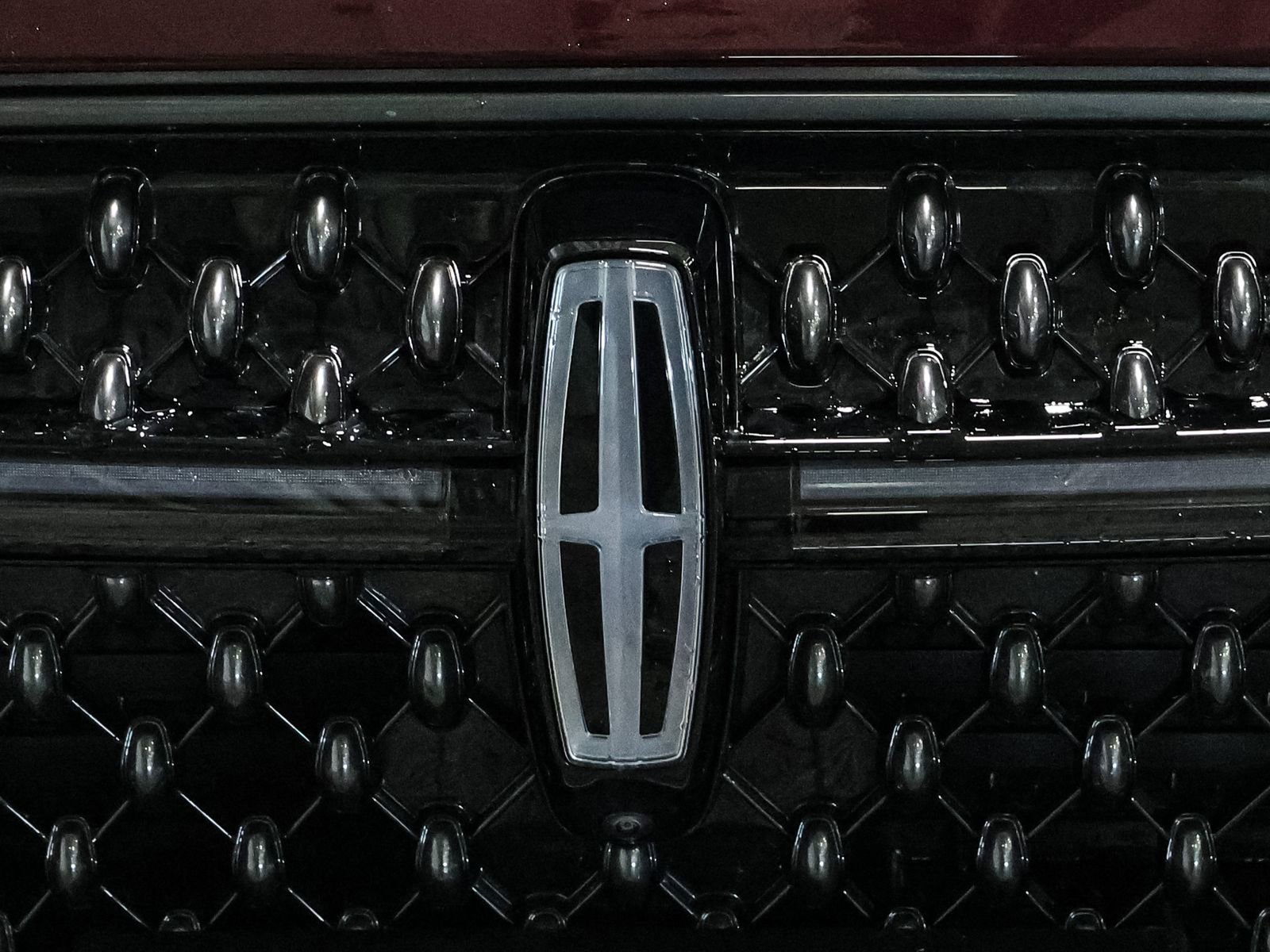 Used 2025 Lincoln Nautilus Reserve w/ Jet Appearance Package image 13