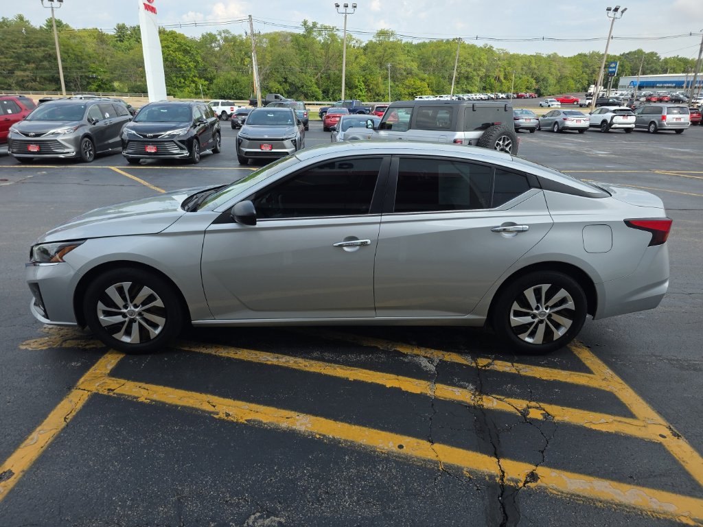 Used 2024 Nissan Altima 2.5 S FWD image 7