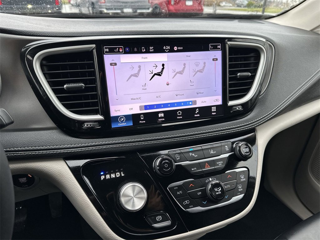 Used 2023 Chrysler Pacifica Touring-L image 18