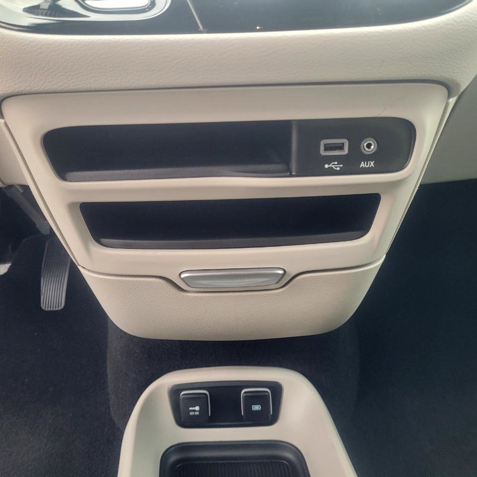 Used 2017 Chrysler Pacifica Touring Plus image 23