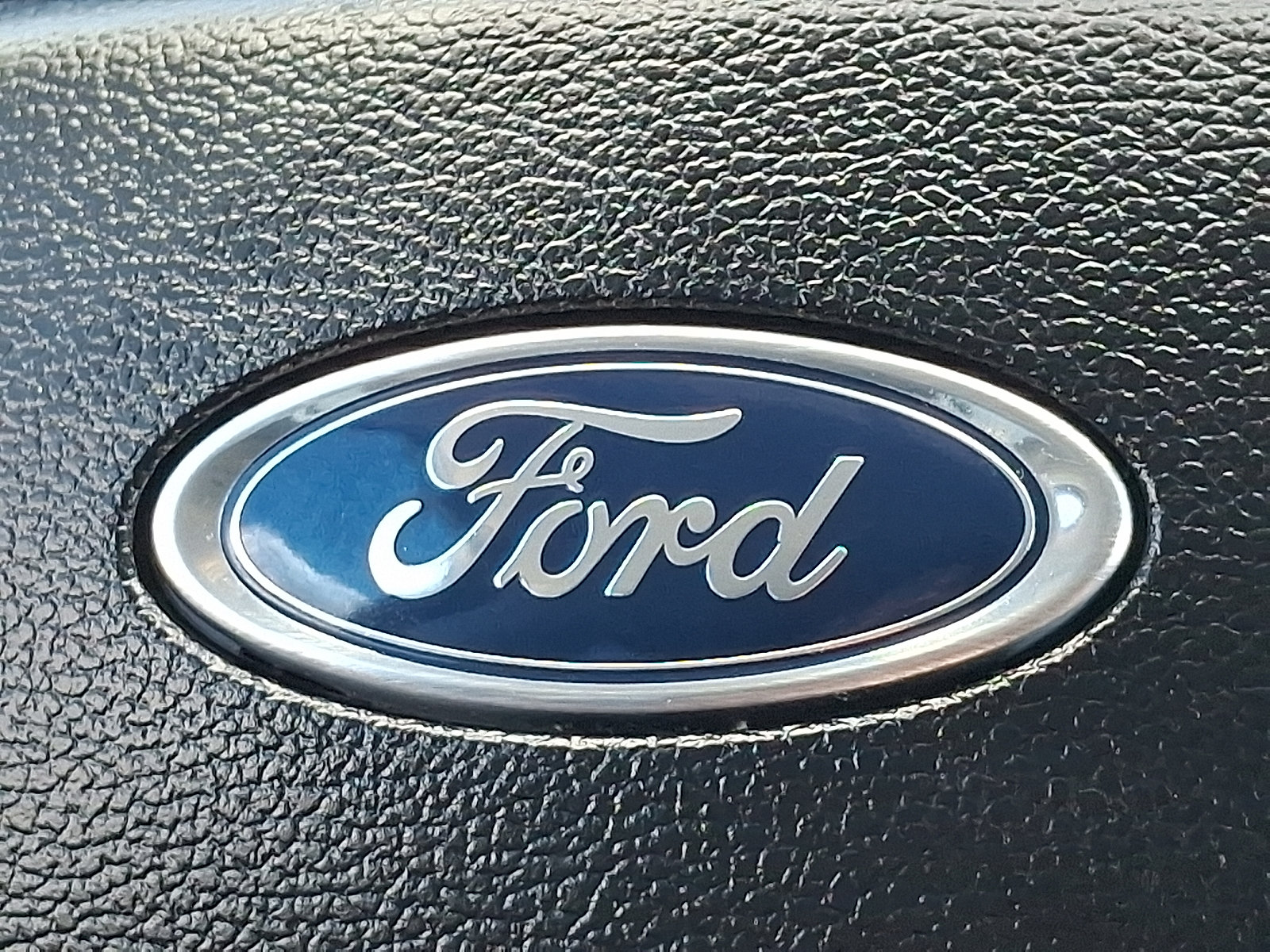Used 2024 Ford Explorer XLT w/ Equipment Group 202A AWD/4WD image 31