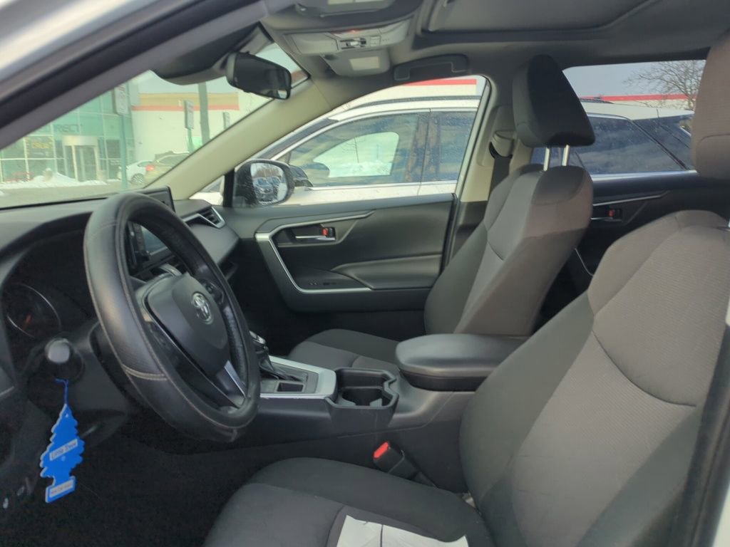 Used 2019 Toyota RAV4 XLE image 6